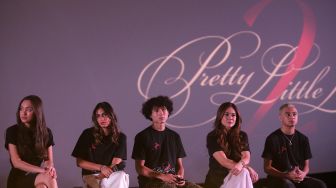 Para pemain Pretty Little Liars ditemui saat VIU Press Conference & Pre-Screening di CGV Grand Indonesia, Jakarta, Kamis (7/4/2022). [Suara.com/Angga Budhiyanto]