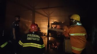 3 Rumah Warga Padang Terbakar Jelang Sahur, 6 Jiwa Terdampak