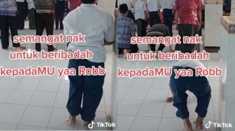 Bikin Terenyuh, Meski Kaki Tak Sempurna, Remaja Ini Semangat Salat Jamaah di Masjid