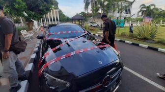 Pengembangan Kasus Korupsi Anak Perusahaan Pertamina, Kejati Banten Sita Mobil Mewah