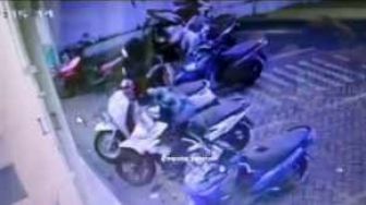 Aksi Pencurian Motor di Minimarket Terekam CCTV, Korbannya Ternyata Istri Anggota Brimob