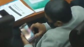 Foto Nonton Video Porno saat Rapat Viral, Anggota DPR RI Fraksi PDIP Harvey Malaiholo Merasa Bersalah