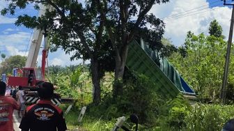 Evakuasi Truk Terperosok ke Jurang Timbulkan Kemacetan di Jalinsum Desa Babatan Lampung Selatan