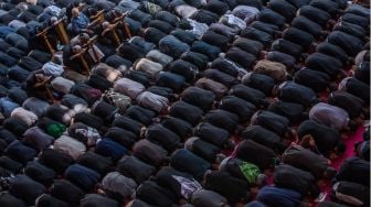 Tata Cara Shalat Idul Fitri, Lengkap dengan Doa dan Hukumnya