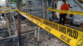 Pos di Depan Ramayana Pasar Bawah Terbakar Diduga Dilempar Bom Molotov, Polisi Temukan Ini di TKP