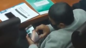 Anggota DPR yang Viral Ketahuan Lihat Video Porno Saat Sidang Berasal dari PDIP, Sekretaris Fraksi Sebut Dugaan Dijebak