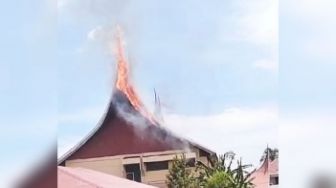 Gedung Balai Bahasa Sumbar Terbakar