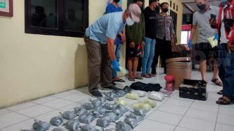 Polisi Kediri Tangkap Sindikat Pembuat dan Penjual Bahan Peledak untuk Petasan