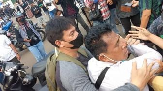 Ditangkap Polisi, Pria Diduga Copet Nyaris Diamuk Massa Pendemo di Patung Kuda