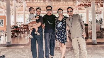 Putra Petra Sihombing dan Firrina Sinatrya yang Ganteng Banget, 5 Momen Feby Febiola bareng Cucu