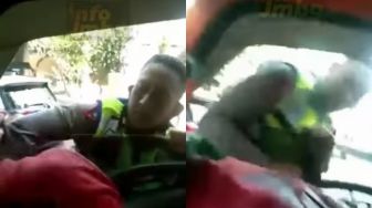 Viral Oknum Polisi Aniaya dan Pukul Sopir Truk di Jombang