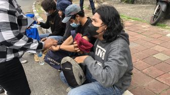 Polsek Palmerah Amankan 9 Terduga Penyusup Aksi Demo 11 April di Depan Gedung DPR