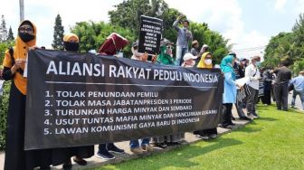 Kecewa dengan Janji Manis Pemerintah, ARPI Gelar Demo Tolak Perpanjangan Presiden 3 Periode di Bundaran UGM
