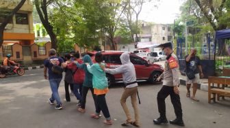 Belasan Pelajar di Tangerang Diamankan Polisi saat Hendak Ikut -ikutan Demo Jokowi