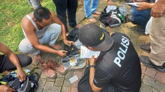 Polisi Tangkap Puluhan Orang di Patung Kuda Jelang Demo Mahasiswa 11 April, Barang Pribadi Digeledah