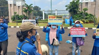 Mahasiswa Belum Nongol, Sejumlah Buruh Lebih Dulu Datang Demo di Depan Gedung DPR: Turunkan Harga Kebutuhan Pokok!