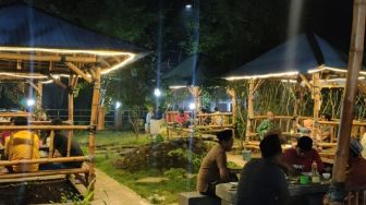 Sampai Sahuran, Cafe Cangker Kaca Sumenep Selalu Dibanjiri Pelanggan