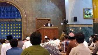 Isi Ceramah Tarawih di Masjid Kampus UGM, Mantan Rektor UNY Sebut Imtaq dan Iptek Harus Seimbang di Era Modern