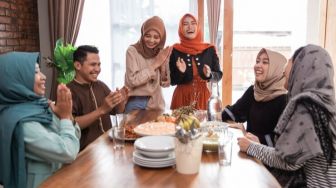 Tata Cara Buka Puasa Sesuai Syariat Islam, Lengkap dengan Jumlah Makanan yang Dikonsumsi