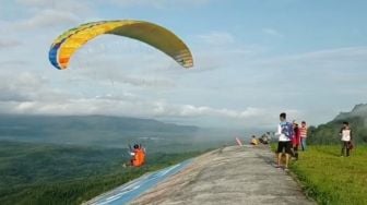 Menikmati Sensasi Ngabuburit dan Pesona Indahnya Senja di Puncak Joglo Wonogiri