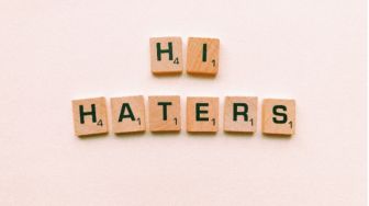 4 Tips Menghadapi Pembenci, Tidak Perlu Memaksanya untuk Menyukai