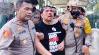 Ade Armando Babak Belur Dianiaya Saat Demo 11 April, Mahfud MD Minta Pelaku Ditindak Tegas Apapun Afiliasi Politiknya
