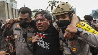 Kuasa Hukum Klaim Ade Armando Datang Demo di DPR Murni Dukung Mahasiswa Tolak Jokowi 3 Periode