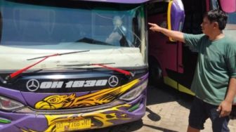 Kaca Bus Pecah Dilempar Batu Saat Melintas di Kabupaten Sidrap, Polisi Diminta Tangkap Pelaku