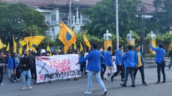 Massa Pergerakan Mahasiswa Islam Indonesia DIY Turun ke Simpang Tiga UIN, Tolak Penundaan Pemilu 2024