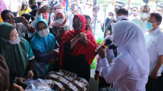 Anggota TNI Berburu Bazar Murah Ramadhan Palembang, Dihimbau Tidak Beli Berlebihan