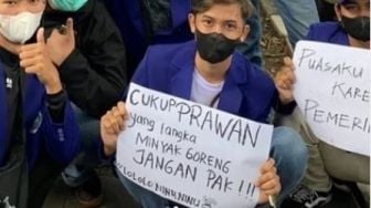 Klarifikasi Mahasiswa Universitas Negeri Malang Pembuat Poster Nyeleneh saat Demo 12 April