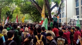 Jalan di Depan DPRD Sumut Ditutup, Ada Demo Mahasiswa