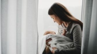 Sering Terjadi Pada Ibu Baru Melahirkan, Ini Cara Mengatasi Baby Blues