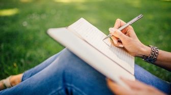 8 Manfaat Diraih Jika Hobi Menulis