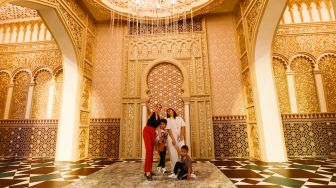 Melihat Lebih Dekat Istana Alhambra di Mal Senayan City
