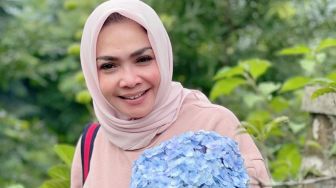 Sultan Senior, Rieta Amilia Tampil Kasual Tenteng Tas Hermes Rp690 Juta