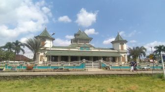 Keunikan Masjid Agung Manonjaya, Gaya Arsitektur Neoklasik Eropa Berpadu Jawa dan Sunda