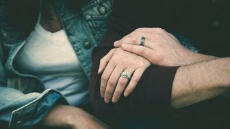 Simak Tips Membangun Komunikasi yang Sehat dengan Pasangan ala Aktivis Kesetaraan Gender Kalis Mardiasih
