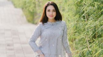 9 Foto Jadul Artis Rayakan Ultah saat Masih Kecil, Wajah Celine Evangelista Bule Banget