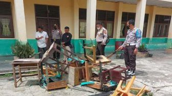 Siswa SMP di Riau Bakar Sekolah usai Ditegur Guru Gegara Ketahuan Makan saat Ramadhan