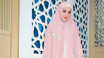 Dikabarkan Dipacari Mayor Teddy, Celine Evangelista Mendadak Berhijab