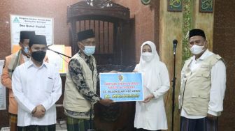 Bupati Ikfina Salurkan Bantuan Hibah Masjid Al Hidayah Rp200 Juta