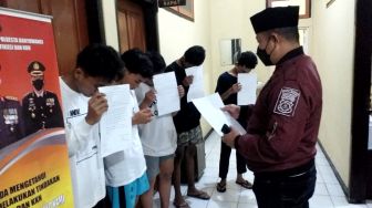 Terlibat Perang Sarung, Lima Remaja Banyuwangi Diciduk Aparat