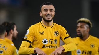 Profil Romain Saiss, Pemain Muslim Wolves yang Taat Menjalankan Ibadah Puasa