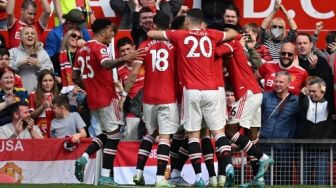 Cristiano Ronaldo Hattrick, Manchester United Tundukkan Norwich City 3-2