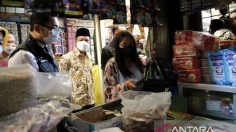 Punya Keunggulan Tersendiri, Bupati Bandung Harap Pasar Rakyat Mampu Bersaing dengan Pasar Tradisional