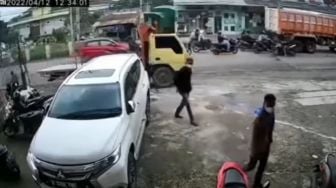 Dua Pria Terekam CCTV Mau Maling Motor, Warga yang Memergoki Diduga Malah Diancam