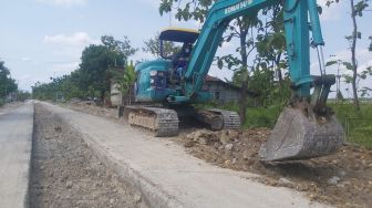 Perbaiki Jalan Kampungnya di Grobogan, Ini Cerita Crazy Rich Joko Suranto yang Tinggal di Jawa Barat