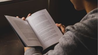 Gemar Membaca Buku, Benarkah Aktivitas yang Sia-sia?