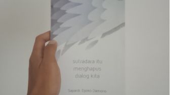 Ulasan Buku "Sutradara Itu Menghapus Dialog Kita" Karya Sapardi Djoko Damono